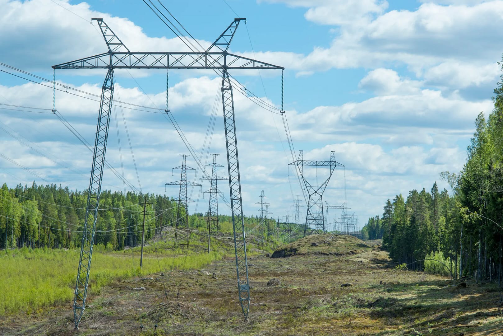 Transmission-line-corridore - Evergreen Off-Grid